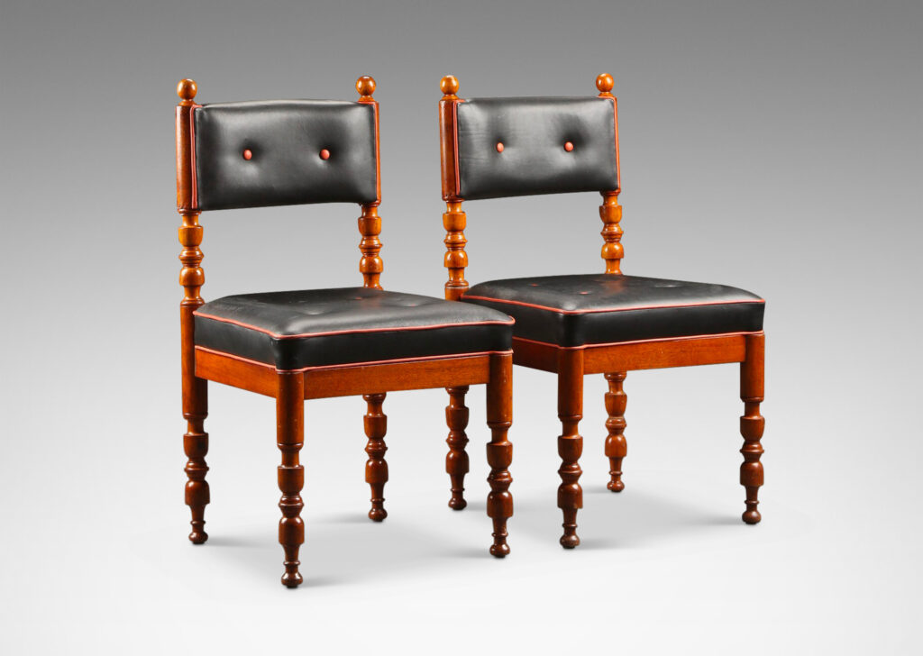 Gallery BAC upright turned legs and back stands, with vintage replacement leather upholstery; mahogany