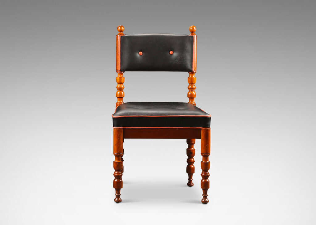 Gallery BAC upright turned legs and back stands, with vintage replacement leather upholstery; mahogany