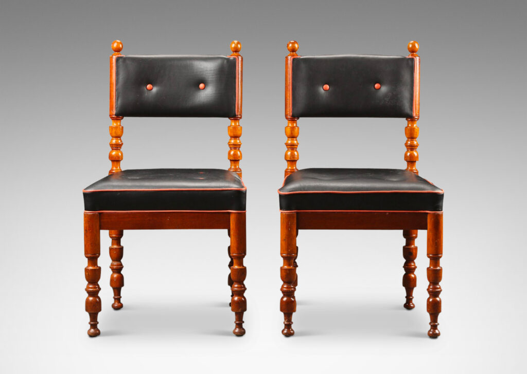 Gallery BAC upright turned legs and back stands, with vintage replacement leather upholstery; mahogany