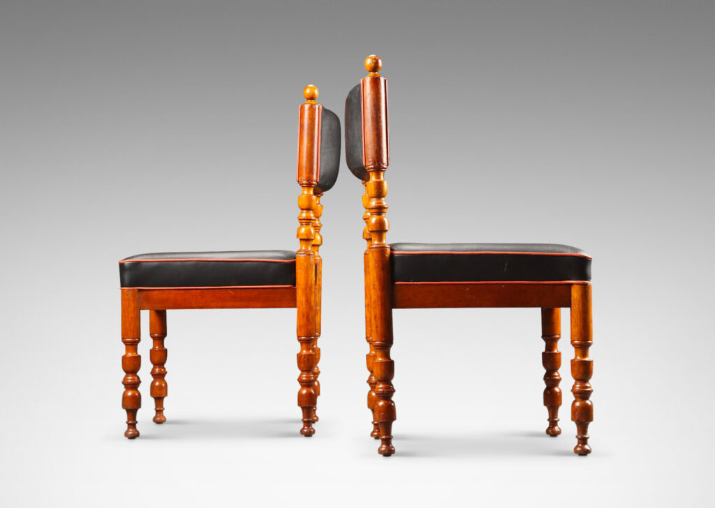 Gallery BAC upright turned legs and back stands, with vintage replacement leather upholstery; mahogany