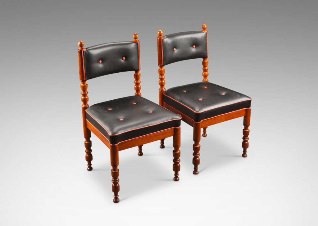 Gallery BAC upright turned legs and back stands, with vintage replacement leather upholstery; mahogany