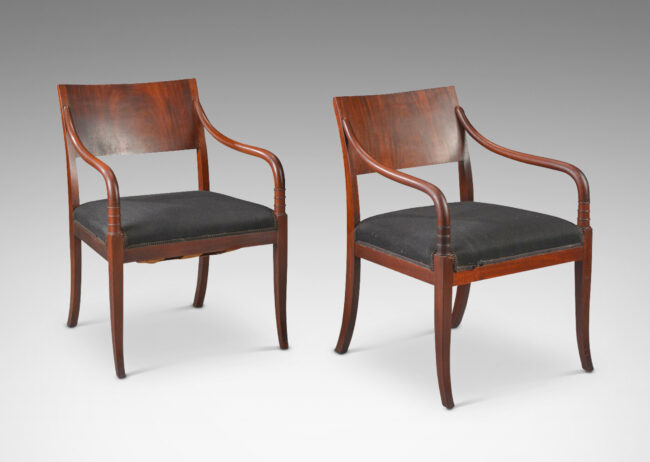 Gallery BAC sinuously modeled arms with carved ring details, large back rail with figured grain, and sabered legs; mahogany