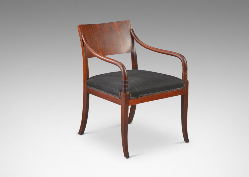 Gallery BAC sinuously modeled arms with carved ring details, large back rail with figured grain, and sabered legs; mahogany