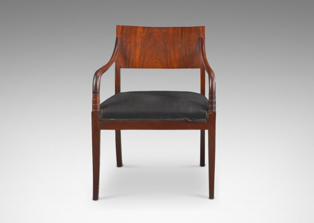 Gallery BAC sinuously modeled arms with carved ring details, large back rail with figured grain, and sabered legs; mahogany