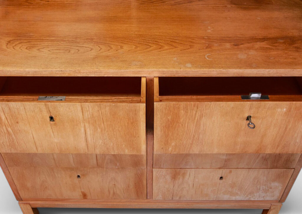 Gallery BAC two columns of three drawers each, with orthogonal lines and articulated base; elm