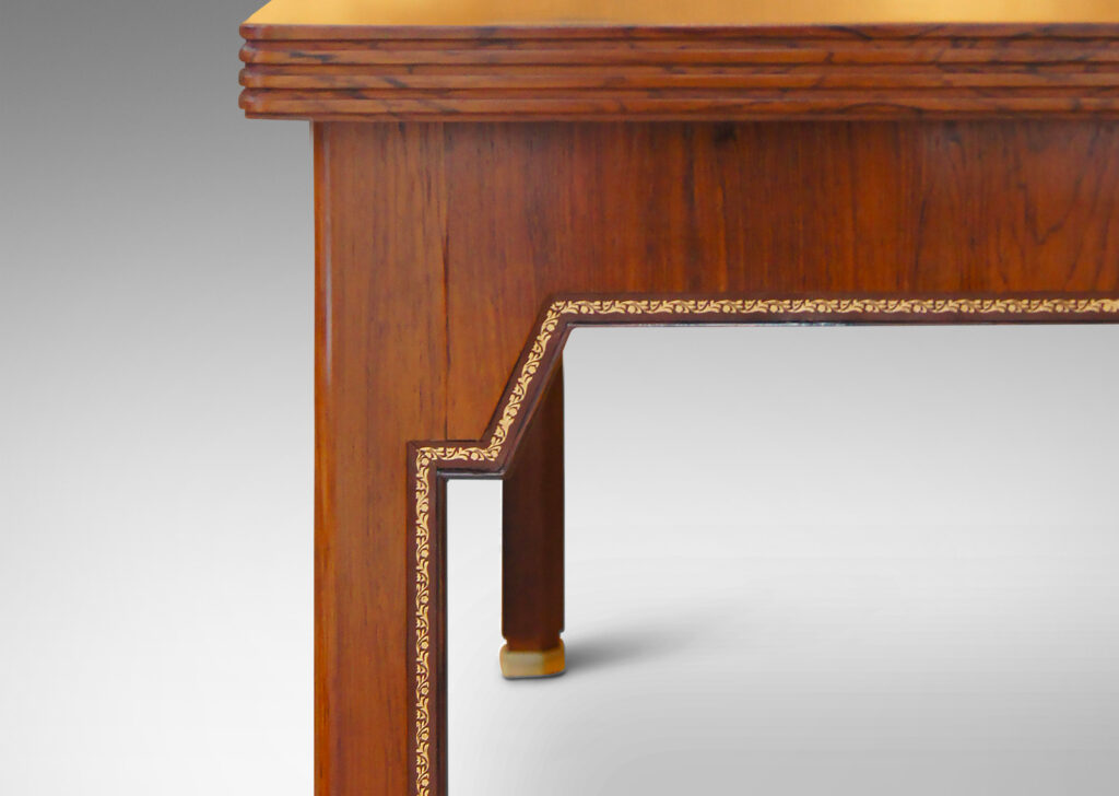 Gallery BAC ectangular top with rounded corners and reeded sides, legs with corbel brackets, and recessed filet of gilt leather articulating leg and apron edges