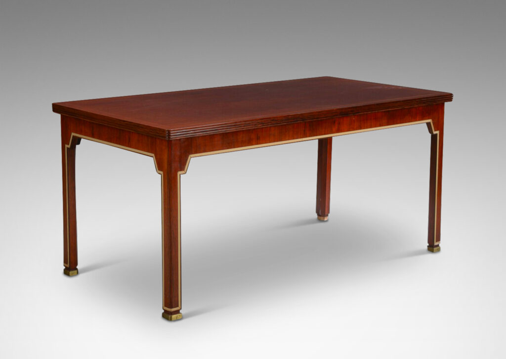 Gallery BAC ectangular top with rounded corners and reeded sides, legs with corbel brackets, and recessed filet of gilt leather articulating leg and apron edges