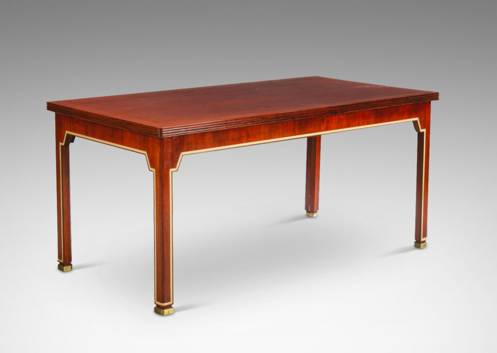 Gallery BAC ectangular top with rounded corners and reeded sides, legs with corbel brackets, and recessed filet of gilt leather articulating leg and apron edges