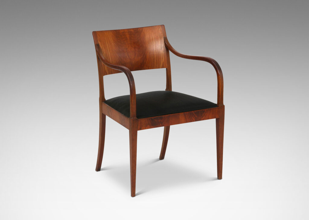 Gallery BAC klismos-style back, rolling arms and tapered legs; mahogany