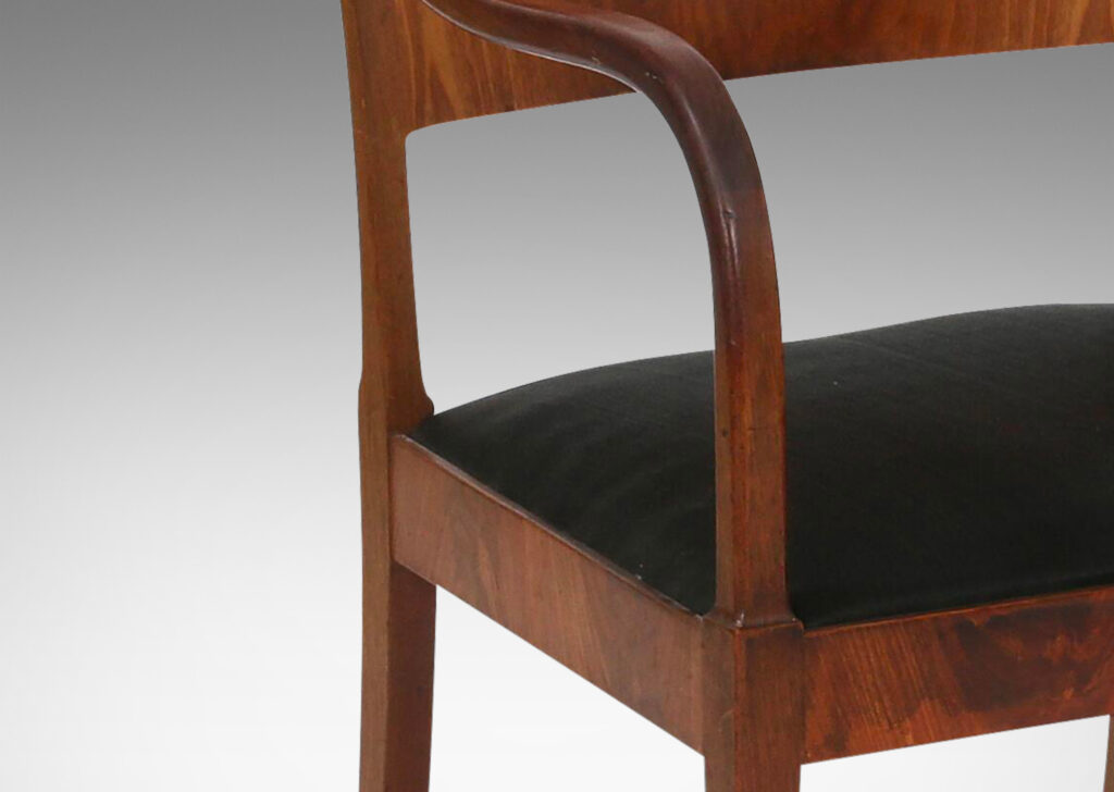 Gallery BAC klismos-style back, rolling arms and tapered legs; mahogany