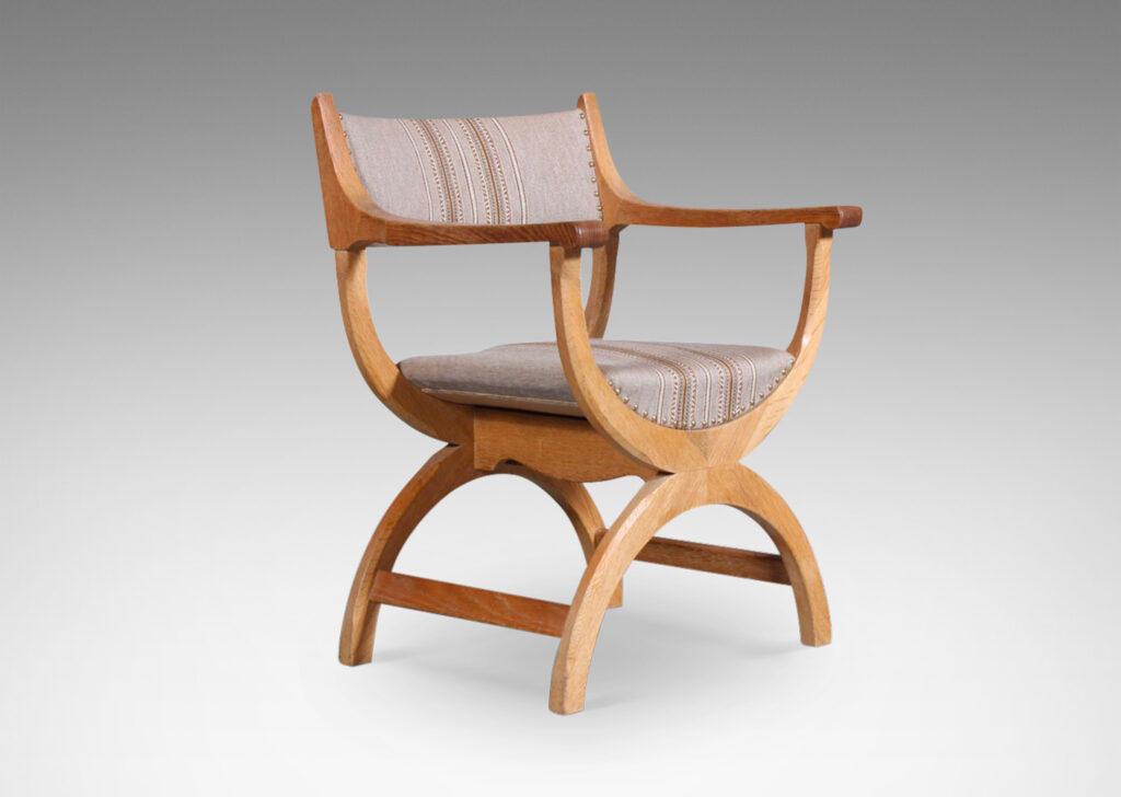 Gallery BAC “curule” style semi-circle seat and base, with sculpted arms and upholstered back rail; oak;