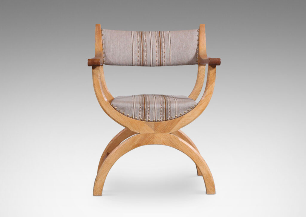 Gallery BAC “curule” style semi-circle seat and base, with sculpted arms and upholstered back rail; oak;