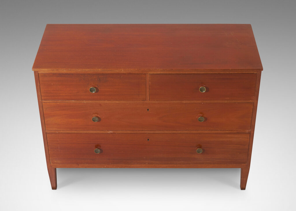 Gallery BAC simple box case with three drawers, tapered legs and round brass pulls; mahogany veneer