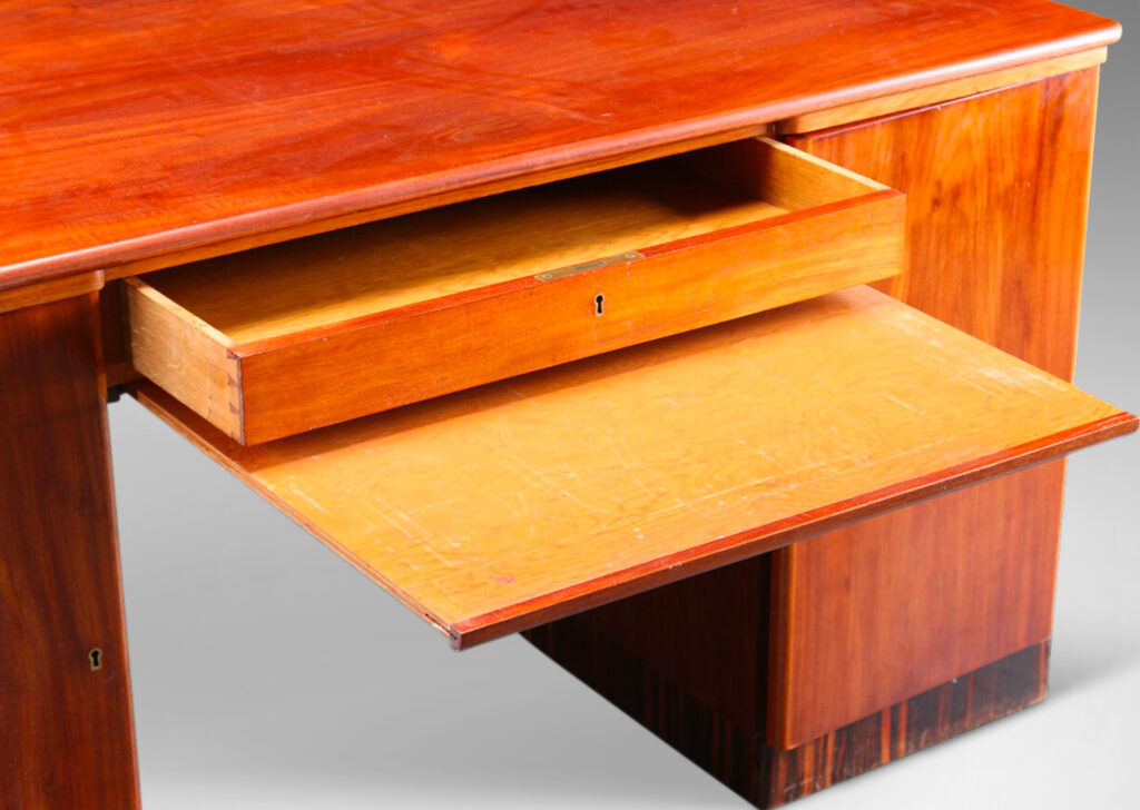 Gallery BAC rectangular top with one drawer above the knee well, flanked by two cabinets containing shelves and pull-out trays