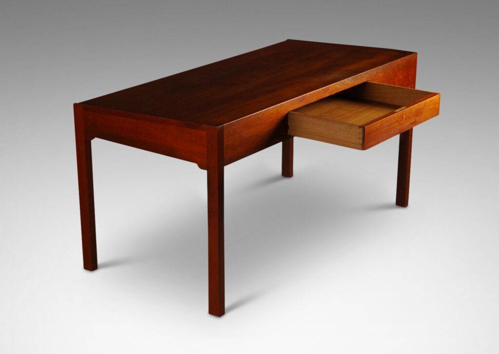 Gallery BAC subtly angled top with two drawers facing the sitter with another on the opposite side, all sensitively modeled in the designer’s signature style