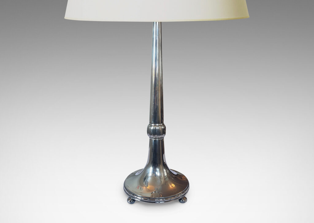 Gallery BAC tapered stand with engaged fob, flared trumpet base, and engraved details; silver plate