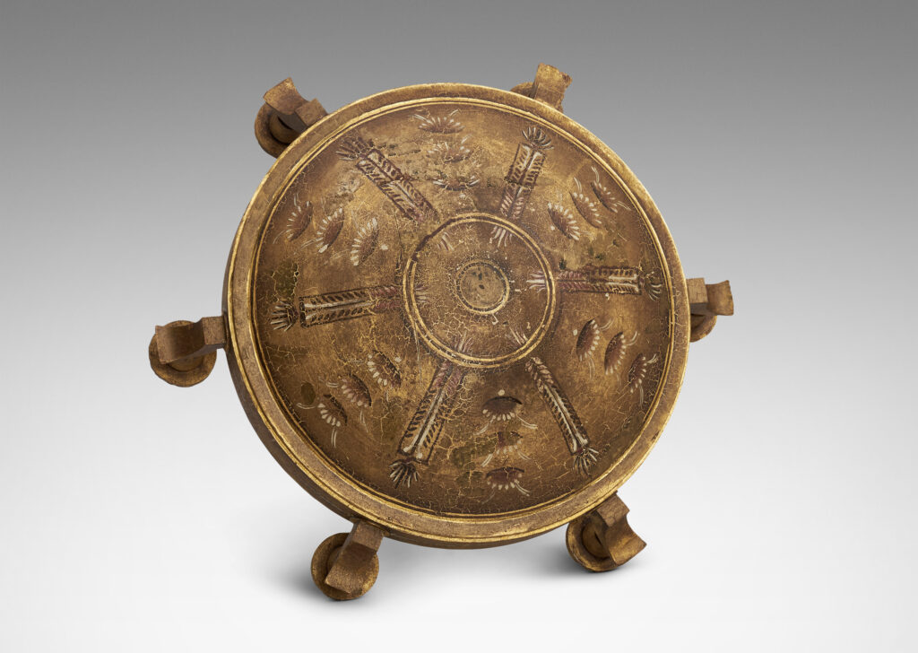 Gallery BAC round bowl reflector with six candleholder brackets, and stepped flared column, gilded and decorated with hand-painted laurel leaf patterns; wood