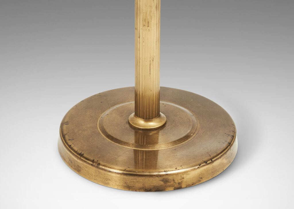 Gallery BAC reeded stand on a disk base with wide shade; brass