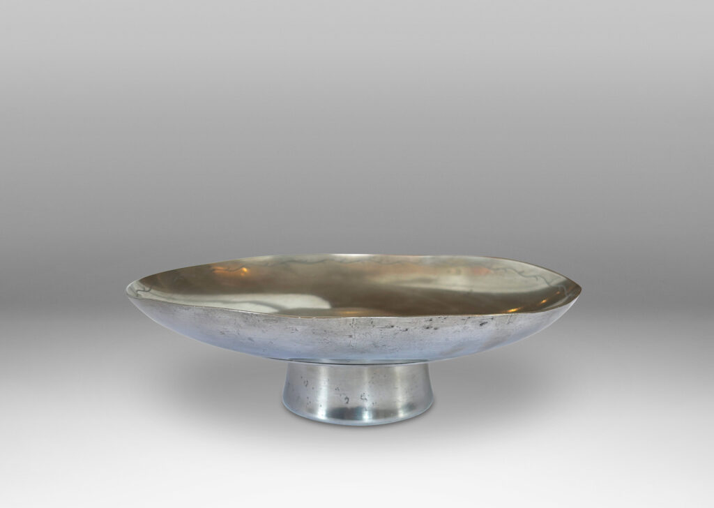 Gallery BAC wide shallow bowl with engraved foliate wave border, on an angled stand; pewter