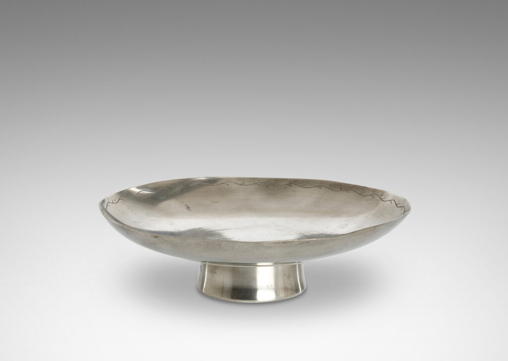 Gallery BAC wide shallow bowl with engraved foliate wave border, on an angled stand; pewter