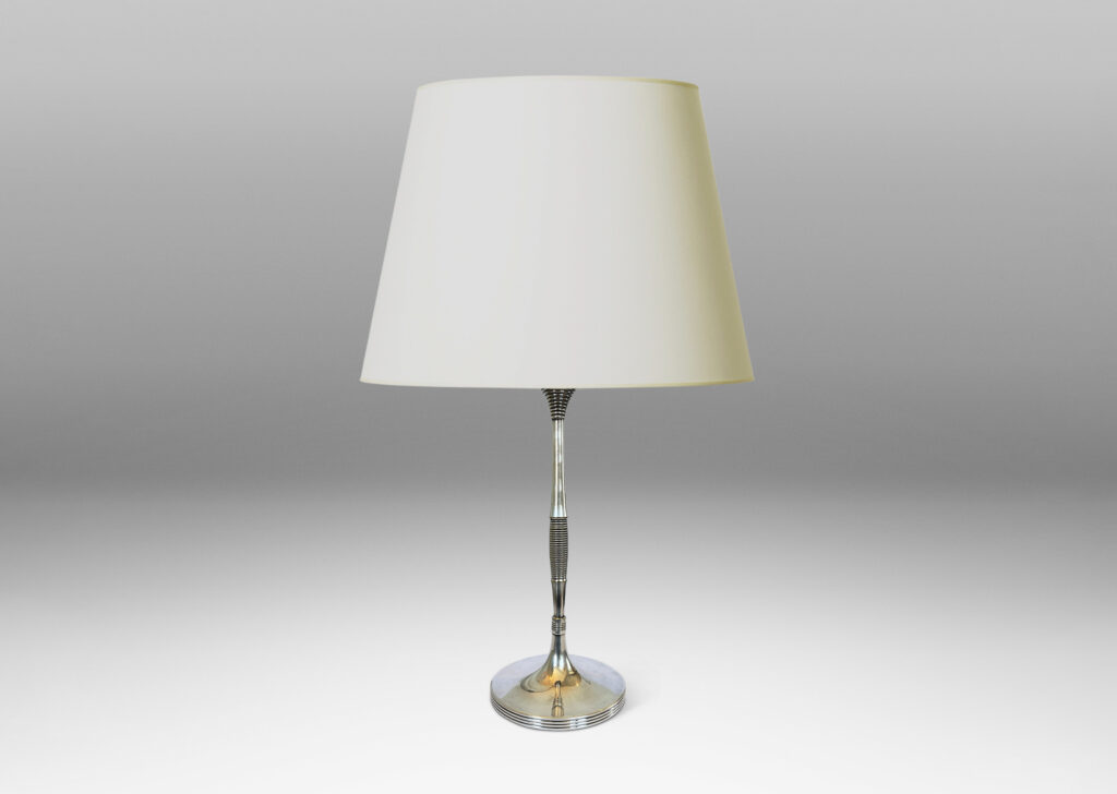 Gallery BAC swelling stand articulated with reeded and fluted bands springing from a disk base