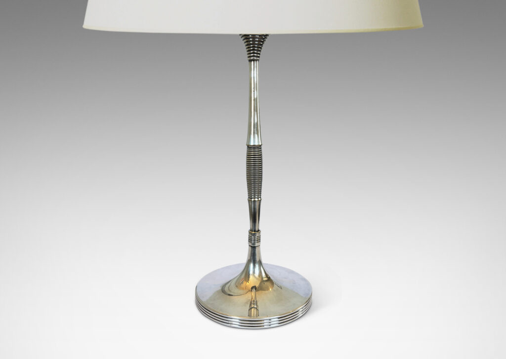 Gallery BAC swelling stand articulated with reeded and fluted bands springing from a disk base