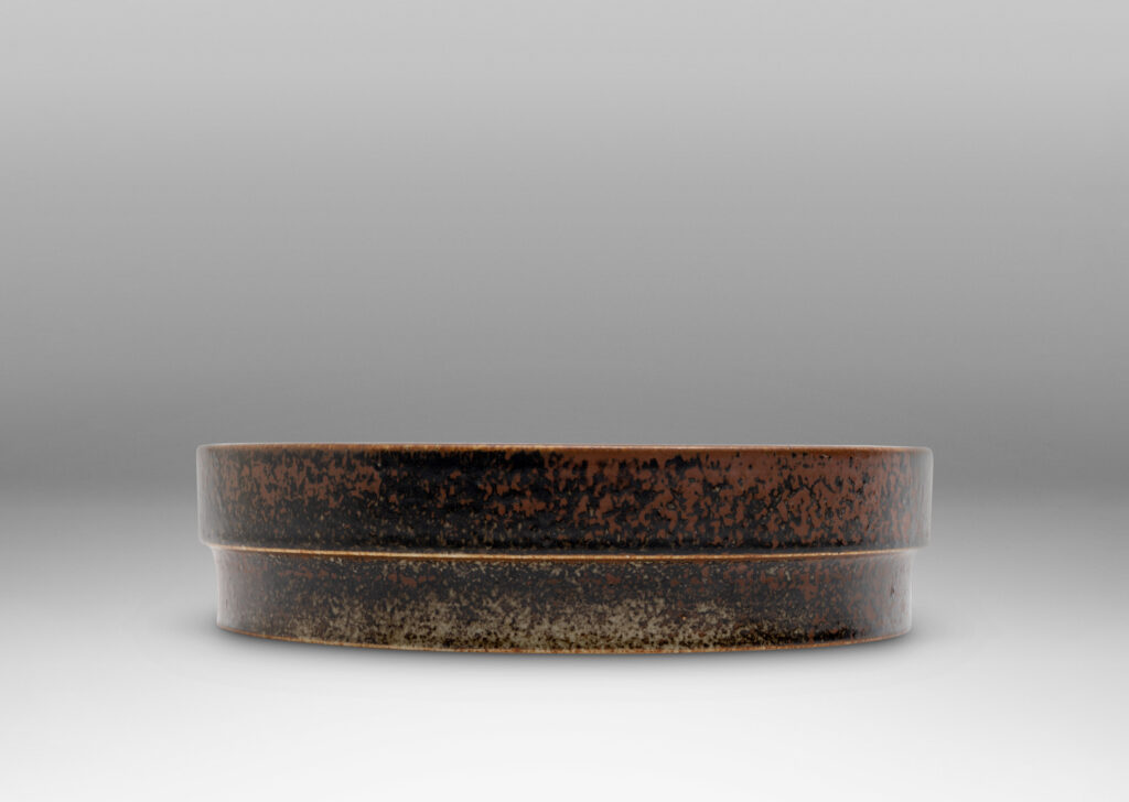 Gallery BAC drum-form with stepped straight sides and a flat bottom with textile-like pattern, glazed in black-red luster on the sides and green-gray-pale gray on the bottom