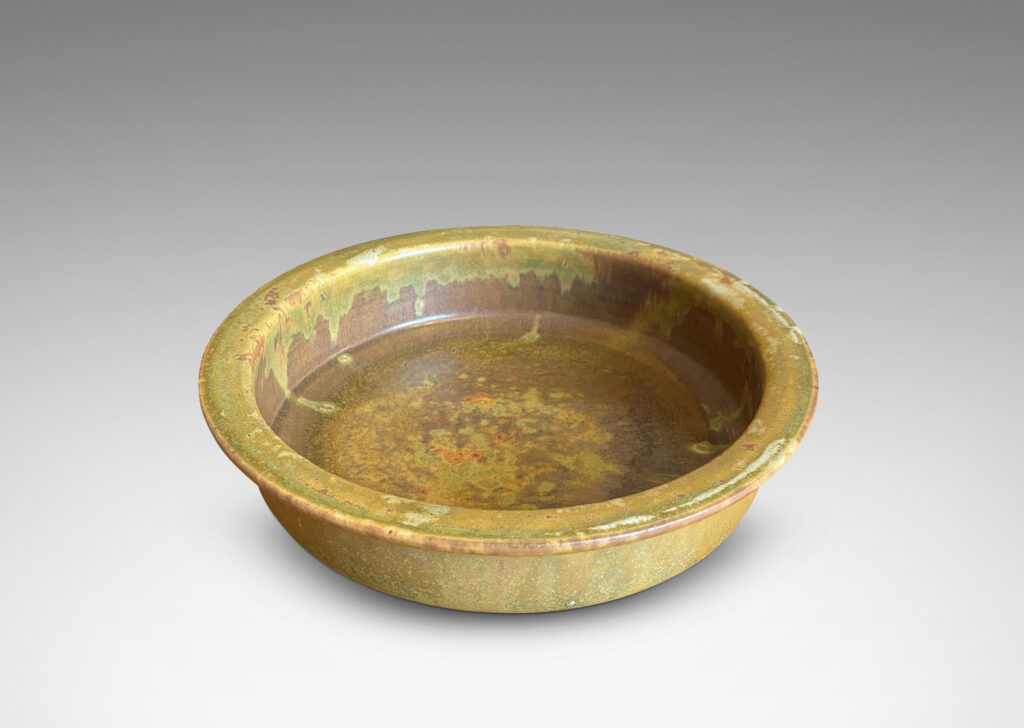 Gallery BAC flat bottom and upright sides with flange lip, glazed in a marvelous mottled warm brown with flowing mustard tone highlights around rim