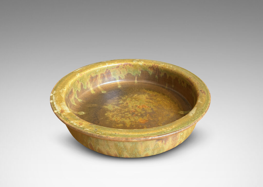 Gallery BAC flat bottom and upright sides with flange lip, glazed in a marvelous mottled warm brown with flowing mustard tone highlights around rim