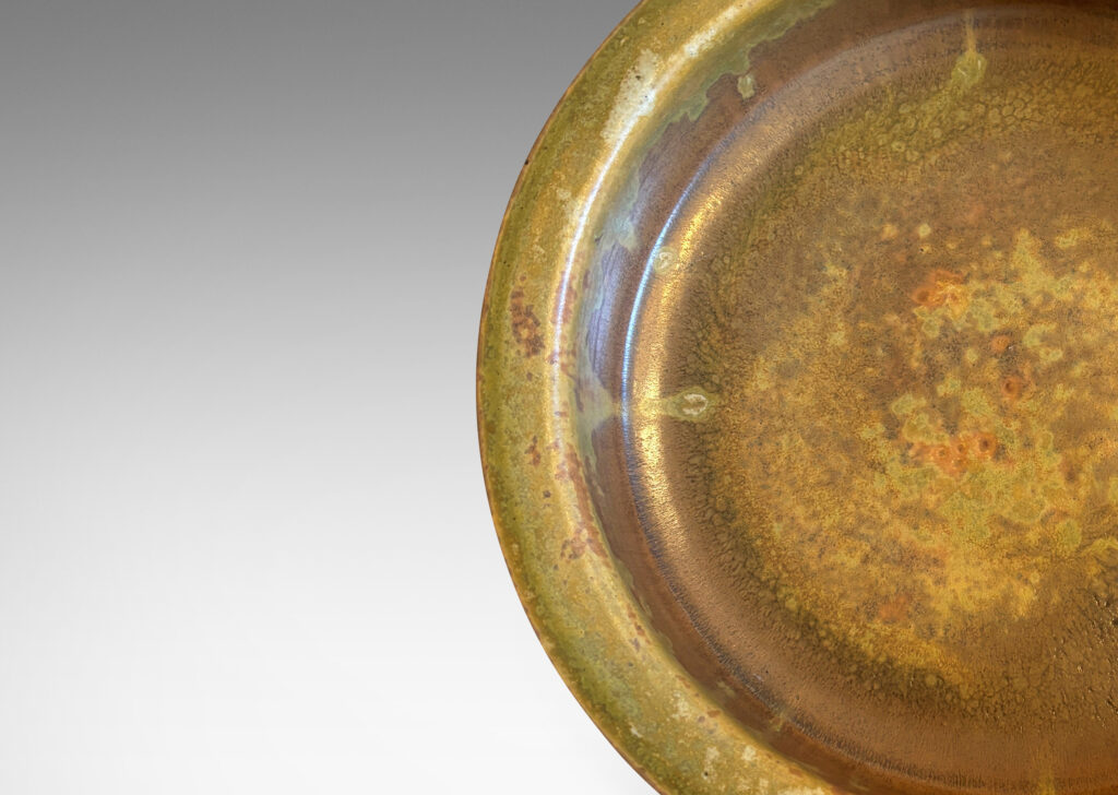 Gallery BAC flat bottom and upright sides with flange lip, glazed in a marvelous mottled warm brown with flowing mustard tone highlights around rim