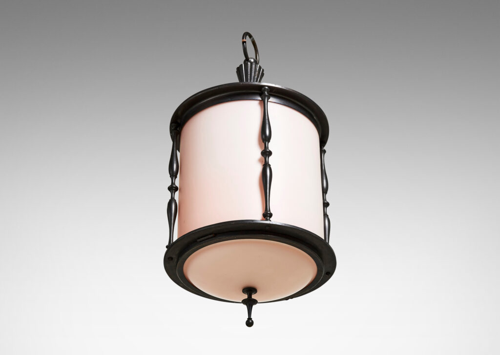 Gallery BAC cylindrical form with stepped top, slender turned brackets and hand-crafted chain patinated in a dark bronze tone