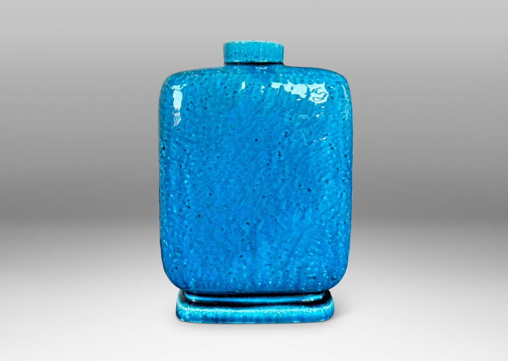 Gallery BAC on-end rectangular box form with rounded edges and a plinth base, in textured chamotte with a bright azure glaze