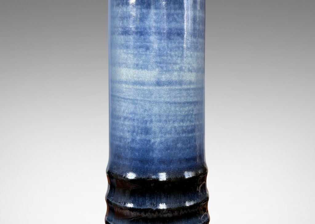 Gallery BAC cylindrical forms articulated with raised rings and glazed with graduations of blue tones