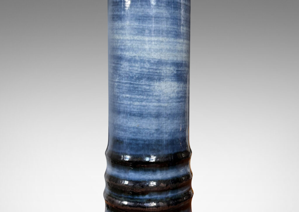Gallery BAC cylindrical forms articulated with raised rings and glazed with graduations of blue tones