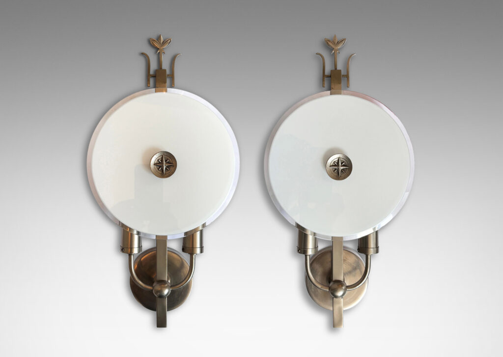Gallery BAC simple double sockets with disk backplate and stylized foliate finials, with disk shades