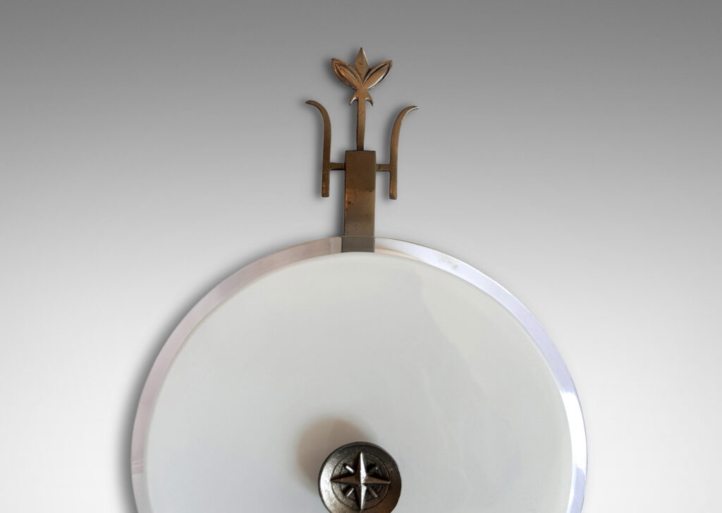 Gallery BAC simple double sockets with disk backplate and stylized foliate finials, with disk shades