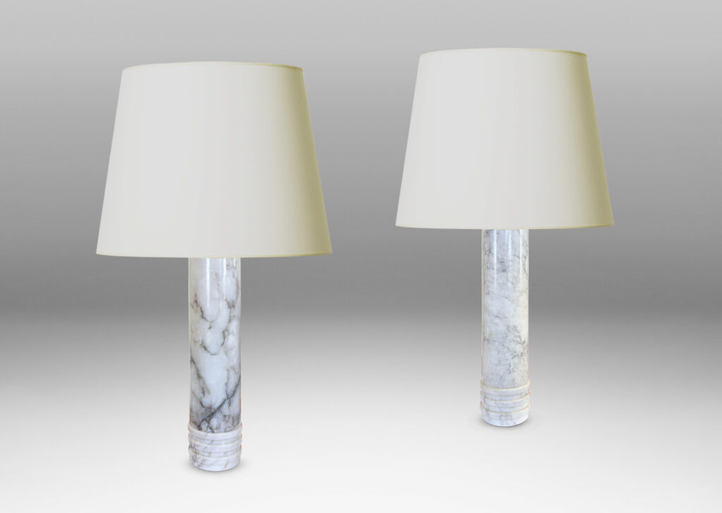 Gallery BAC slender cylindrical forms with bases articulated with relief rings, in cool white with gray veining