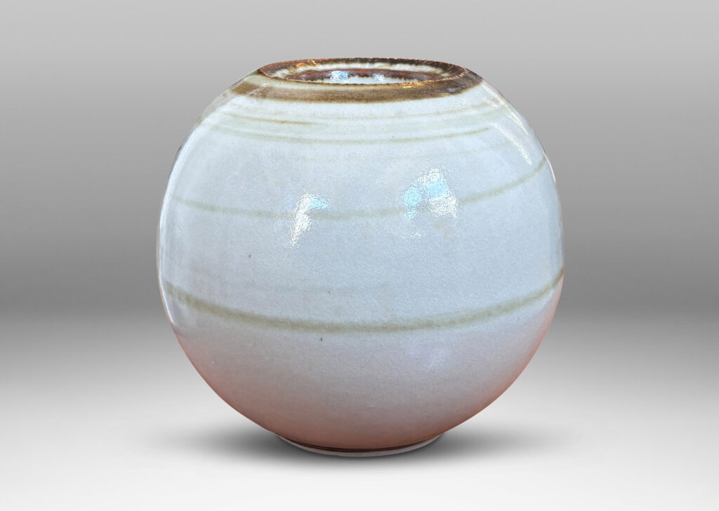 Gallery BAC globe form with wide mouth / holder articulated in brown against a pale gray glazing