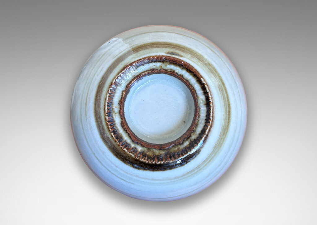 Gallery BAC globe form with wide mouth / holder articulated in brown against a pale gray glazing