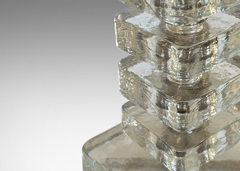 Gallery BAC polished stand and spacers with floating rounded squares in cast glass