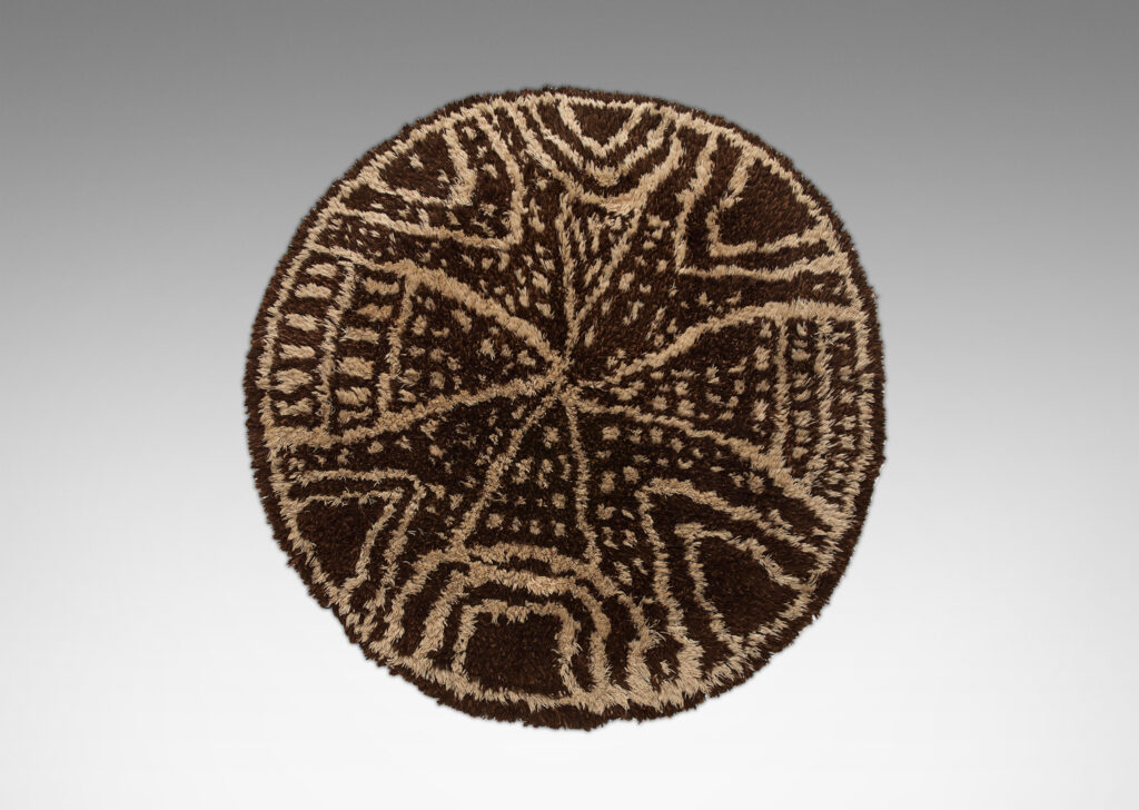 Gallery BAC round shape with graphic design in ivory and brown; wool