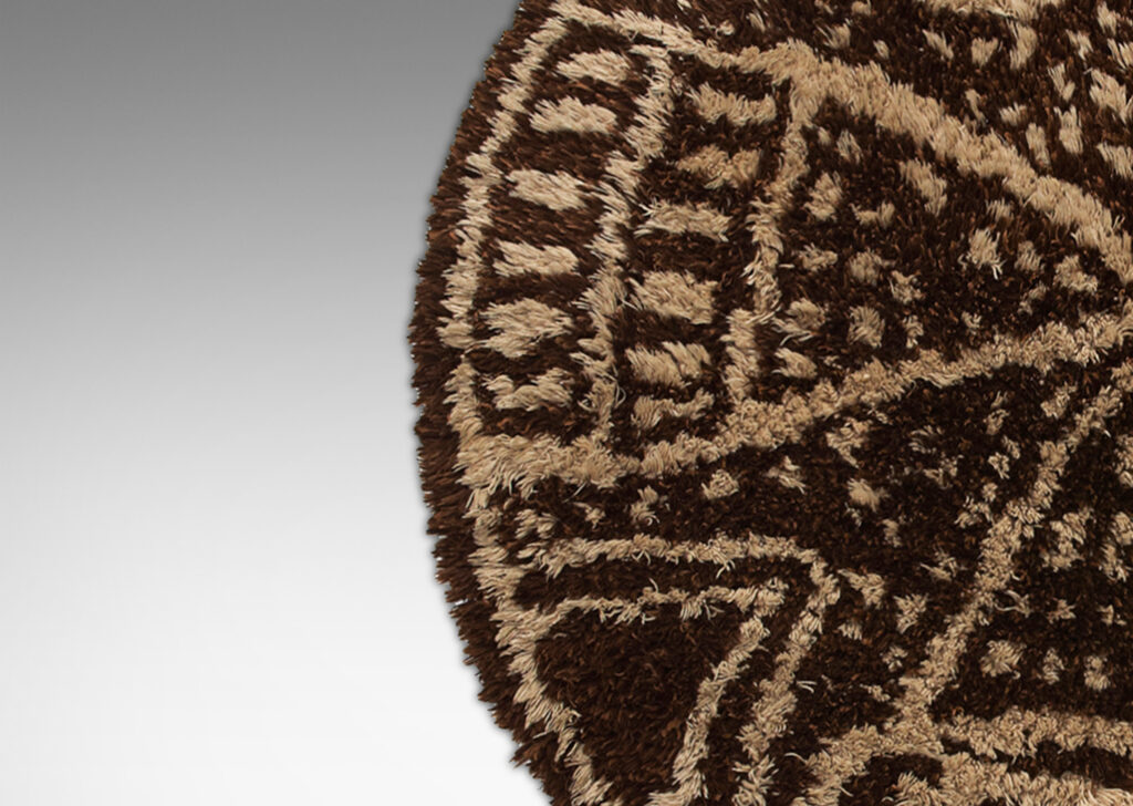 Gallery BAC round shape with graphic design in ivory and brown; wool