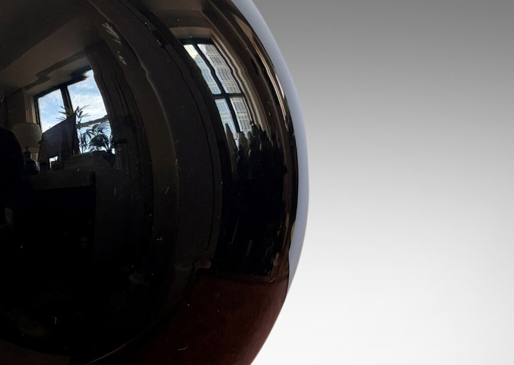 Gallery BAC spherical form with spout neck in black opaline glass