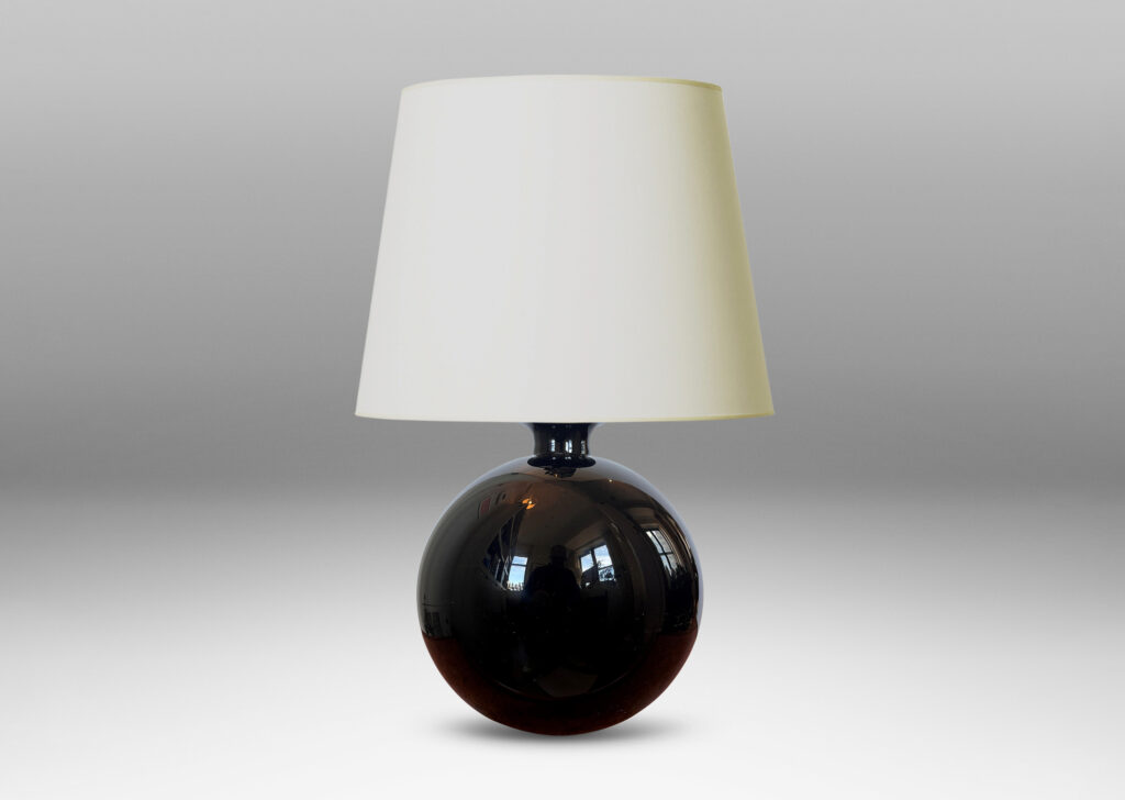 Gallery BAC spherical form with spout neck in black opaline glass