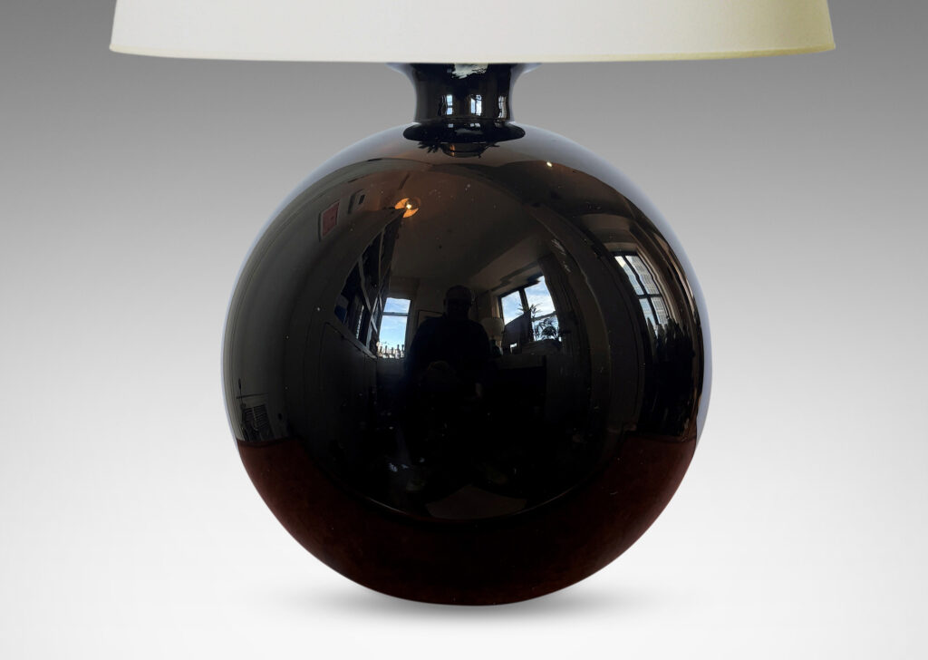 Gallery BAC spherical form with spout neck in black opaline glass
