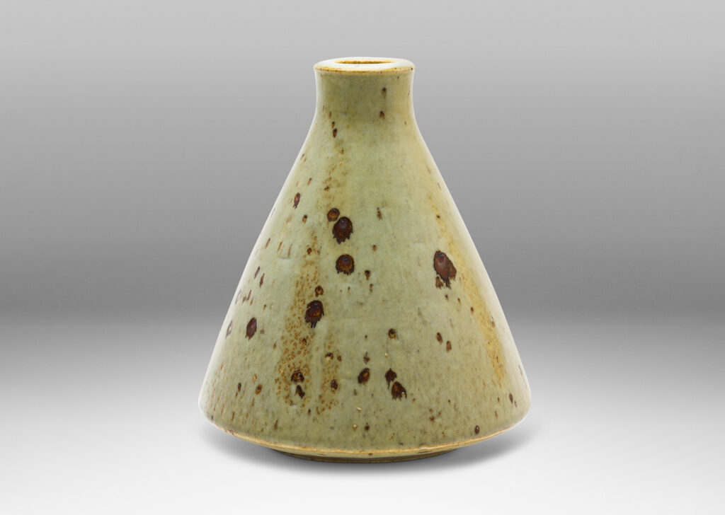 Gallery BAC conical form glazed in tan-gray with dark brown pots