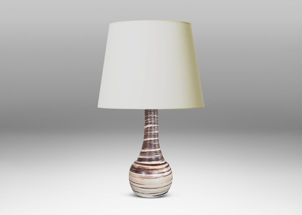 Gallery BAC compressed globe and tall thick neck, with ridged surface, glazed in light gray with brown spiral