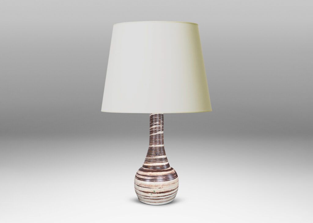 Gallery BAC compressed globe and tall thick neck, with ridged surface, glazed in light gray with brown spiral