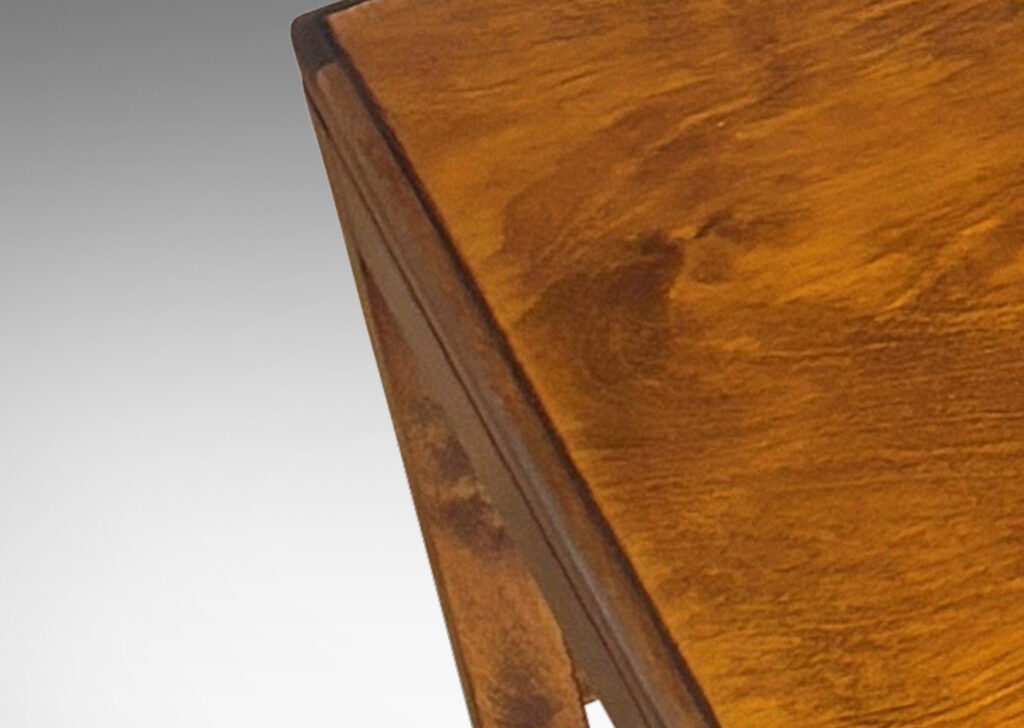 Gallery BAC ectangular tops and orthogonal legs, with a sliding track to hold the smaller tables