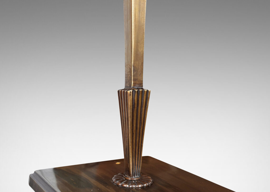 Gallery BAC tapered stand on a disk plinth with sculpted edges, ornamented with reeded fan form and rosette